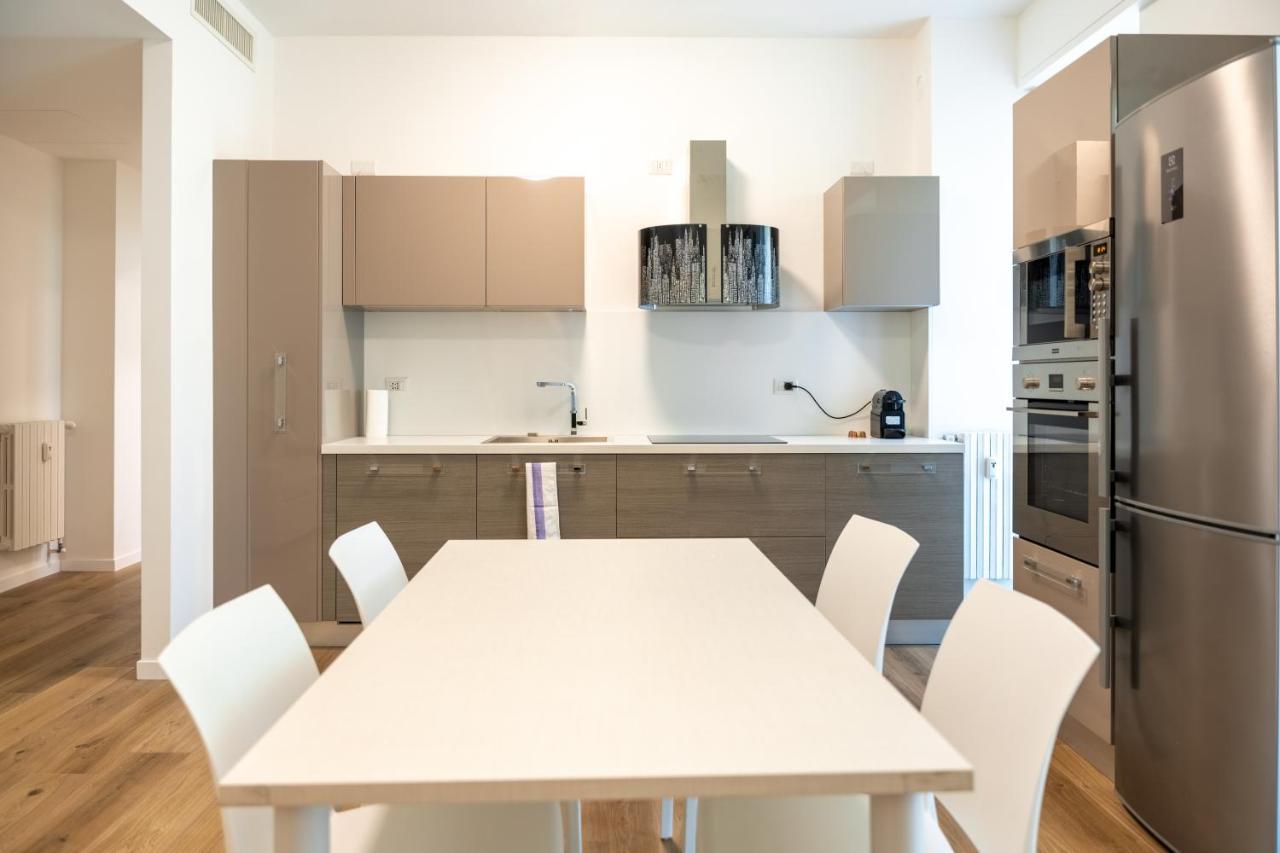 Apartamento 15Min Metro Duomo - Rho Fiera - Skyscraper Kitchen Milán Exterior foto
